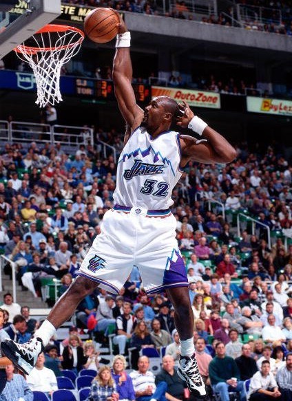 karl malone slam dunk at match